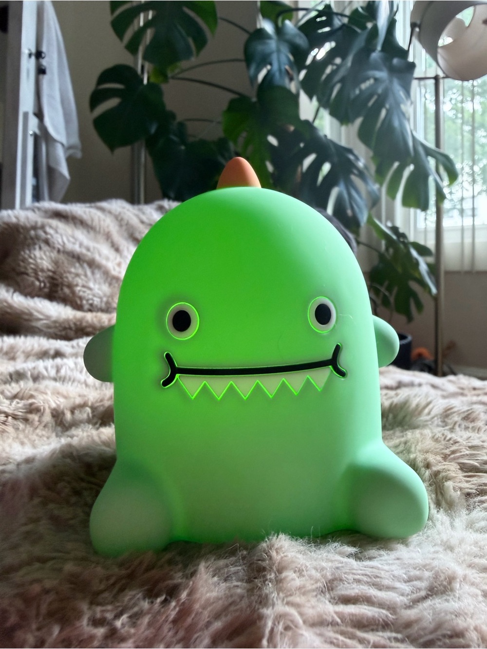 Noodoll Silicone Little Light Green Monster Rechargeable LED Night Light - Picture 4 of 6